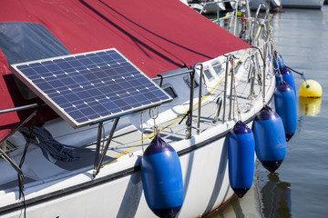 Environmental power on sailing boat