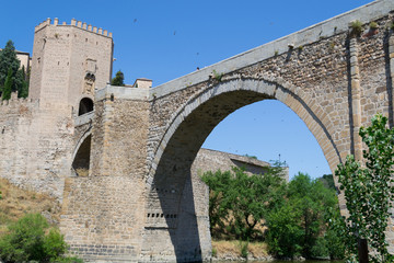 Fototapeta na wymiar Arch of the Roman bridge