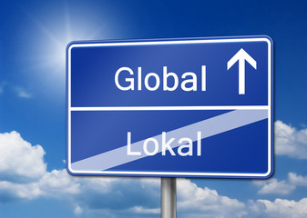 Obraz premium Global statt Lokal Schild blau