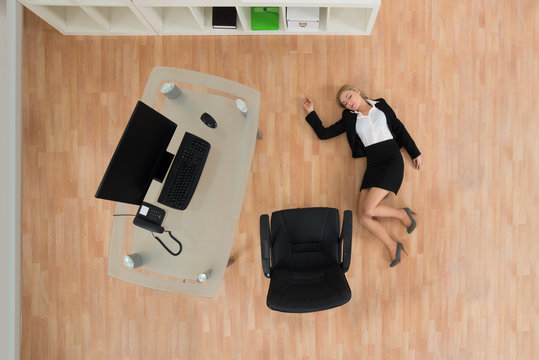 Businesswoman Fainted In Office