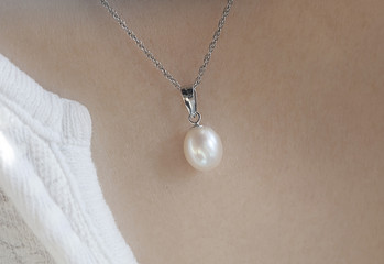 pearl pendant