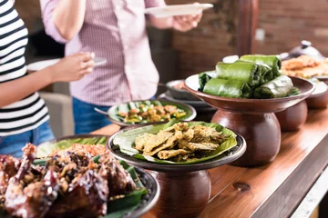 Crédence de cuisine en verre imprimé Restaurant People choosing food at Indonesian buffet in restaurant