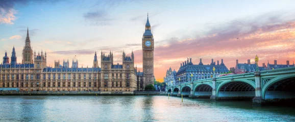 Poster Im Rahmen London, Großbritannien-Panorama. Big Ben im Westminster Palace an der Themse bei Sonnenuntergang © Photocreo Bednarek