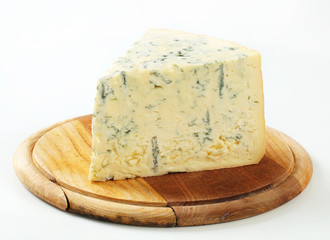 Blue cheese on a cutting board © Viktor
