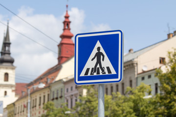 Obraz premium Blue zebra crossing sign in a city