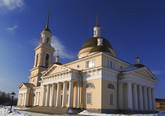 Naklejka premium Orthodox church with golden domes in winter Russia, Ural