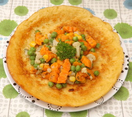 Eierkuchen mit Gemüse