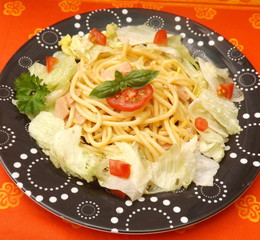 Pasta mit Salat