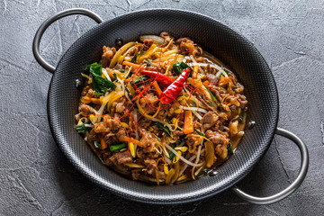 韓国風すき焼き　プルコギ　 Korean dish of grilled beef bulgogi