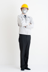作業服を着た日本人男性