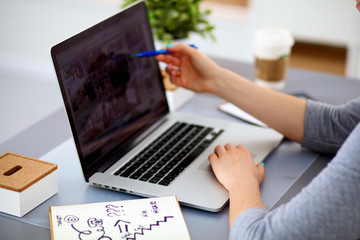 Fototapeta na wymiar Young businesswoman working on a laptop
