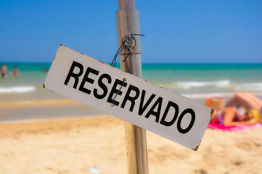 Sombrilla reservada, Playa de Gandia, verano, vacaciones, Valencia, Espa&ntilde;a