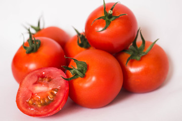 Tomaten Gruppe weißer Hintergrund