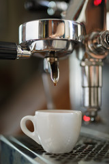 coffee extraction process from professional espresso machine