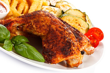 Grilled chicken legs with chips and vegetables 