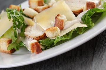 caesar salad with chicken romain and croutons