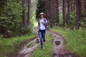 Obraz premium beautiful girl traveling in the woods