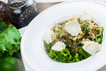 Salad with chiken and cheese