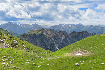 Fototapeta premium Berglandschaft am Sommeranfang in den Allgäuer Alpen