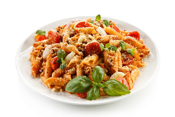 Pasta with meat, tomato sauce and vegetables 
