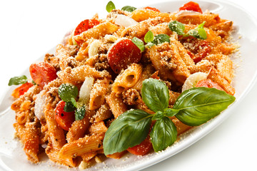 Pasta with meat, tomato sauce and vegetables 