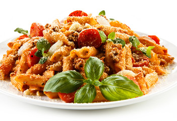 Pasta with meat, tomato sauce and vegetables 
