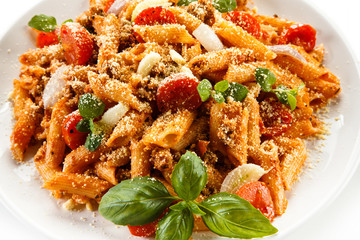 Pasta with meat, tomato sauce and vegetables 