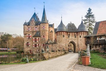 Fototapeta na wymiar Mittelalterliche Burg Satzvey