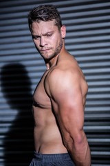 Obraz premium Serious muscular man 