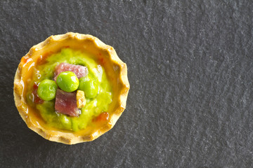 Peas with ham tapa