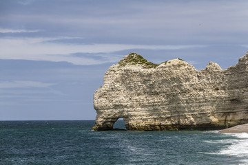 Naklejka premium Famous natural cliffs in Etretat - French seaside resort.
