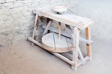 The wooden machine for production of ceramic pots