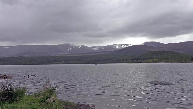 Zeitraffer in den Cairnggorms bei Loch Garten - Schottland