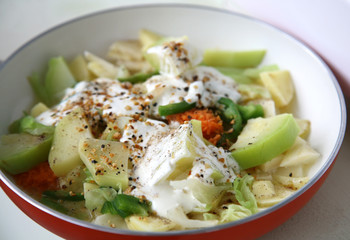 Steamed vegetables in sour cream