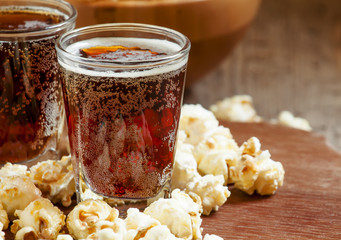 Caramel popcorn and cola in a glass, selective focus © 5ph