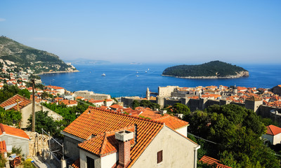 Naklejka na ściany i meble Dubrovnik mit Altstadt und Hafenbucht