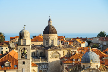 Fototapeta na wymiar Dubrovnik Altstadt mit Kuppel und Kirchturm