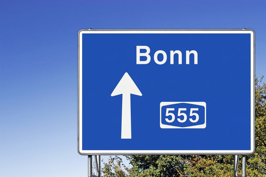 Wegweiser auf A 555 Richtung Bonn