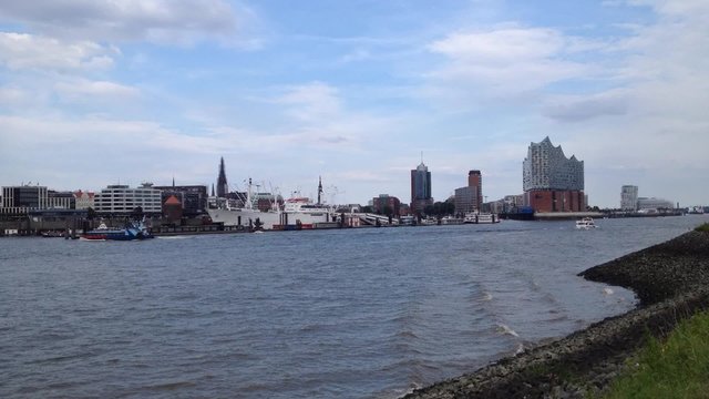 Hamburg im Zeitraffer. Am Hafen.