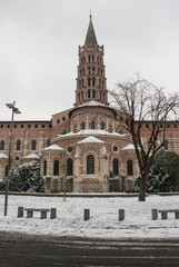 Fototapeta na wymiar Saint-Etienne cathedral at Toulouse with snow