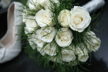 Bouquet of white roses with asparagus