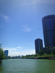 大阪の川辺の景色