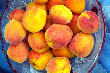 Ripe peaches in a bowl
