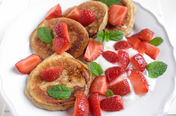 Belgische Waffeln mit frischen Beeren 