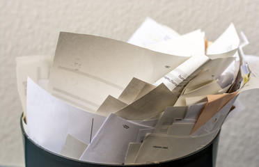 voller Papierkorb