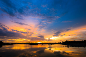 Obraz premium Sunset view at the lake