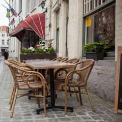 Fototapeta na wymiar Blurred cafe on street of european city