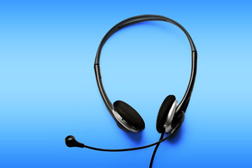 Headset with microphone