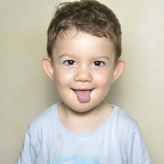 nino sacando la lengua nino sacando la lengua