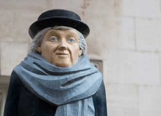 Statue de Marie Noël à Auxerre